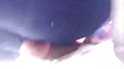 un xnxx doche jeune homme, un jeune homme, s'en fout