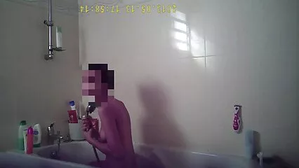 Fille asiatique se masturbe porn sous la douche avec ses seins
