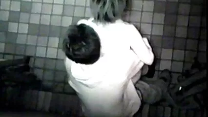 Deux embrasseront video amateur sous la douche la blonde dans tous les trous, sans gagner d'effort ni de temps
