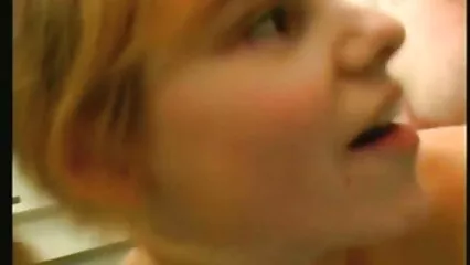 mec embrasse une femme sexy en pornhub douche short sur sa chatte