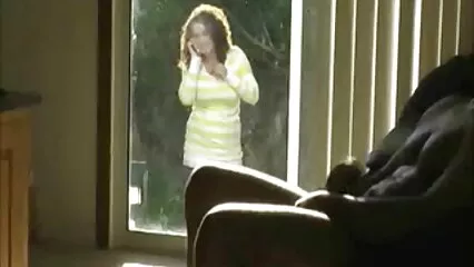 Avec une passion incroyable, un video x douche cow-boy frappe une femme dans le cul