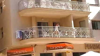 Gros chien noir baise dans le video douche de sperme cul Fille latine embrasse dans le cul