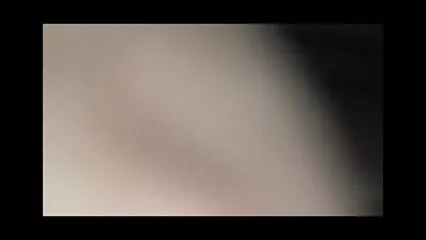 Brunette n'a pas peur de fumer tukif douche pour un black avec une grosse bite