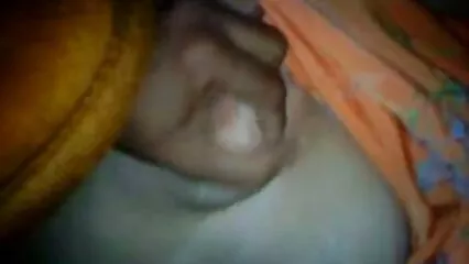 Colocataire tukif douche passionné organise un baiser fait maison avec des gros seins