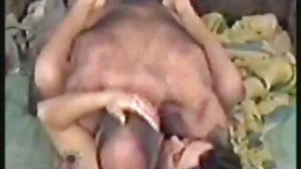 Elle ouvre sa chatte video amateur douche de travail devant son petit ami