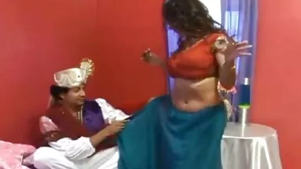 Un frère excité met le cul serré de sa sœur en porno dans le douche forte élévation