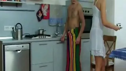 belle fille chinoise excitée avec des yeux chatte serrée se masturbe baiser tukif gay douche