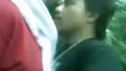 Salope embrassée par un flic dans un cul video sexe sous la douche élastique