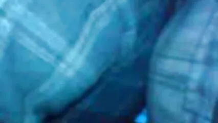Une fille se réveille porno dans une douche et se prend une bite dans le cul