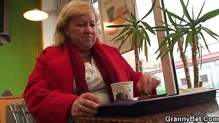 Enfoncer un gros gros chat dans le cul film porno dans la douche
