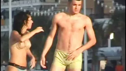 elegant video sexe dans la douche gentleman Parade fusil étroit grand membre