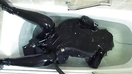 M. fille forte baise en porn sous la douche anal