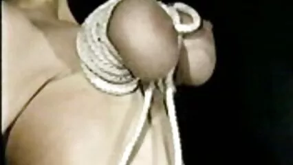 salope, mais elle pousse porno dans le douche aussi son mec profondément avec une grosse bite