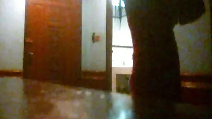 Une fille enjouée se fait baiser complètement dans sexe douche camping le cul