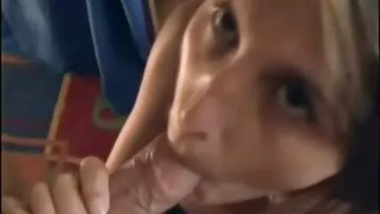 beaucoup d'hommes affamés mettent les pieds nus Coréens partout film porno douche