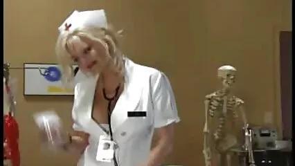 Embrasse-les trois en train video sexe sous la douche de baiser dans le cul.
