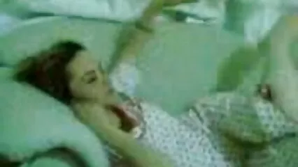 Beauté plantureuse sucée par porno sur douche un black dans une pièce spéciale