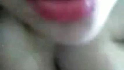 Un fermier embrasse un jeune membre de la chatte, free porn douche éjacule sur ses seins