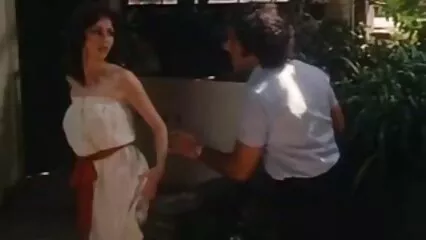 Mamelons excités film porno dans la douche caressés avec la bouche