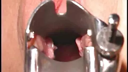 Colocataire planté entre porno à la douche les jambes d'une jeune femme en bonne santé
