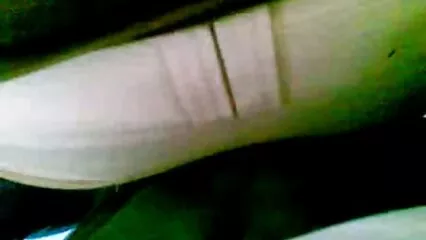 Elle pornhub douche courbe son beau cul devant la caméra.