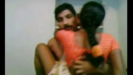 Il semble que l'humble homme ait enlevé ses video x sous la douche vêtements et étreint son nouvel ami.