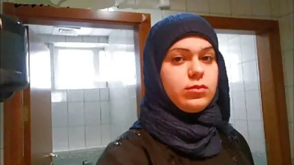 plantureuse fille masturbe ses video sex douche trous là-bas